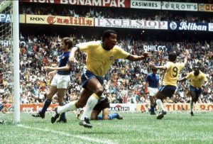 Jairzinho comemora após gol na vitória do Brasil sobre a Itália, na final da Copa do Mundo de 1970 - Fifa/Acervo CBF/Direitos reservados 