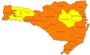 Mapa de risco para Coronavírus divulgado nesta quinta-feira (15) pelo governo catarinense (Foto: Secretaria de Estado de Saúde, Divulgação) 