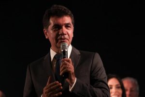 Clesio Salvaro (MDB) foi reeleito como prefeito em Criciúma (Foto: Divulgação) 