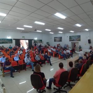 Plenário da Câmara de Vereadores contou com a presença de vários agricultores (Foto: Prefeitura de Ituporanga)