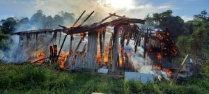Casa ficou destruída após incêndio em Taió (Foto: Corpo de Bombeiros / Divulgação)